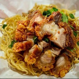 บะหมี่ 2 ก้อน หมูกรอบ