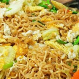 ผัดมาม่าหมู