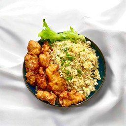 [อร่อยซ่ากับโค้ก] ข้าวผัดน้ำพริกกากหมู +  โค้ก ออริจินัล (กระป๋อง) 