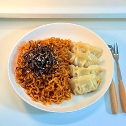 มาม่าเกาหลี เกี๋ยวซ่าหมู