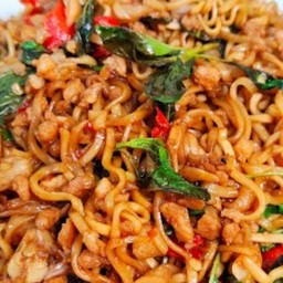 กระเพรามาม่าตับหมู