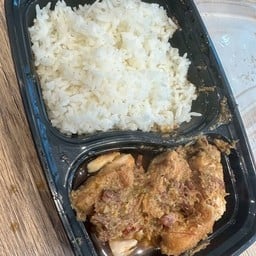 อบอิ่ม หมูอบสูตรโบราณ อาคาร Pearl