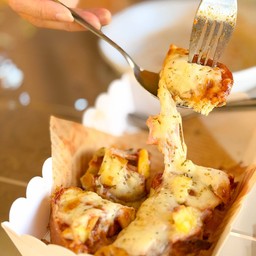 ใครมาที่นี่ แนะนำว่าต้องสั่งเลย รสชาติจะเป็นพิซซ่าก็ไม่ใช่ แต่อร่อยฟินมากๆ