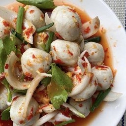 ยำลูกชิ้นปลา