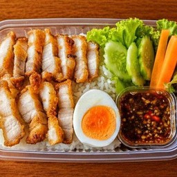 ข้าวสามชั้น ทอดน้ำปลา