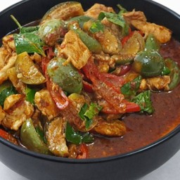 ข้าวผัดเผ็ดหมูใส่มะเขือ