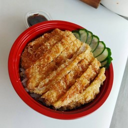 ข้าวหน้าหมูทอดคัตสีด้ง