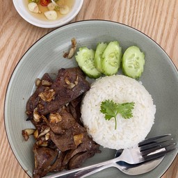 ข้าวตับผัดกระเทียมพริกไทย