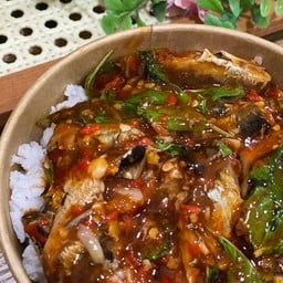 ข้าวกะเพราปลากระป๋อง