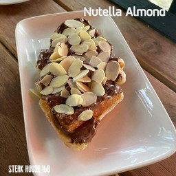 nutella almond croffle (ครอฟเฟิล นูเทลล่า+อัลมอนด์)