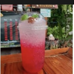 น้ำสตอร์เบอรี่โซดา