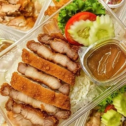 ข้าวหมูทอด ซอสน้ำปลา