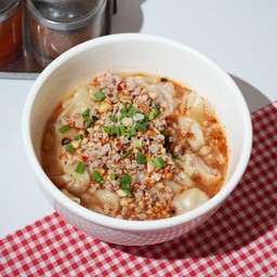 เกี๊ยวน้ำต้มยำหมูล้วน