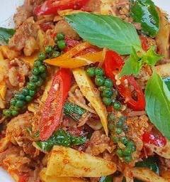 ผัดเผ็ดเนื้อใส่หน่อไม้