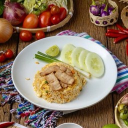ข้าวผัดหมู,ไก่,ไข่  (S)