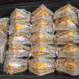 แซนวิชสดกล่องใสเล็ก  หยองพริกเผาไข่ดาวแฮม