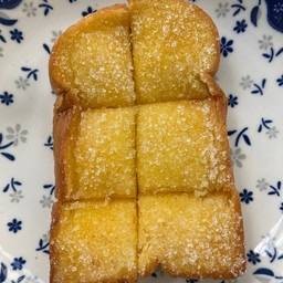 ขนมปังปิ้งเนยน้ำตาล