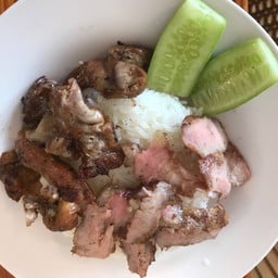 จี่จิ้น คอหมูย่างหินภูเขาไฟ