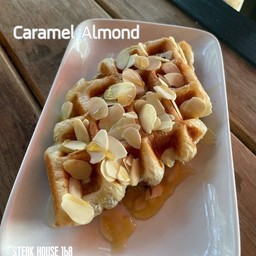 caramel almond croffle (ครอฟเฟิล คาราเมล+อัลมอนด์)