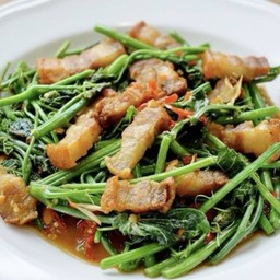 ยอดมะระหมูกรอบ