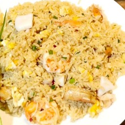 ข้าวผัดถาด รวมทะเลรวม หมูสับ+หมึก+กุ้ง+ใส่ไข่2ฟอง