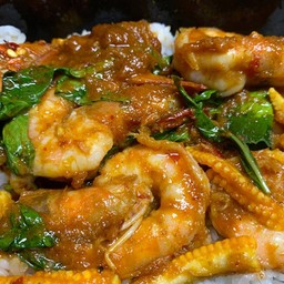 [อร่อยซ่ากับโค้ก] ผัดพริกแกงกุ้งราดข้าว +  โค้ก ไม่มีน้ำตาล (ขวด)