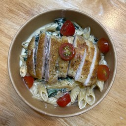 เพนเน่ไก่ย่างครีมผักโขม