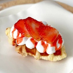 สตรอเบอร์รี่แอนด์ครีม