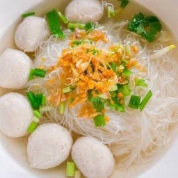 ก๋วยเตี๋ยวหมูโฮเด้ง “ร้านอยู่ในท่ารถตู้”🚌🚌 ท่ารถตู้ บขส (ร้่านอยู่ข้างใน ร้านก๋วยเตี๋ยว)