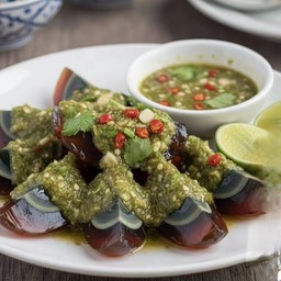 ยำไข่เยี่ยวม้าชีฟู๊ด