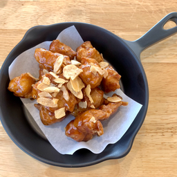 ชิกเก้น ไบท์คลุกซอสกระเทียม (Chicken Bite Mixed Garlic Sauce)-D