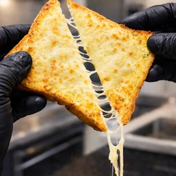 ขนมปังกะเทียมชีส