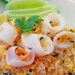 ข้าวผัดปลาหมึก