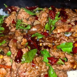 [อร่อยซ่ากับโค้ก] ข้าวกะเพราเนื้อ (พริกแห้ง) +  โค้ก ไม่มีน้ำตาล (ขวด)