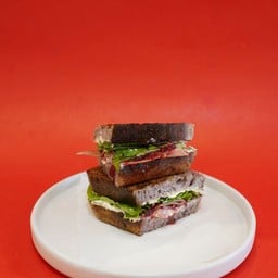 Hammy Berry Sourdough Sandwich (แซนด์วิช ซาวโดว์ แฮมมี่ เบอร์รี่)