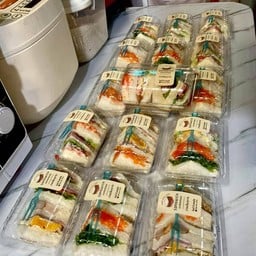 ปูอัด ไข่ดาว ผัก กล่องใส