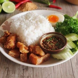 ล้าน ลำแต๊แต๊ ( ข้าวปลาแกะ & กะเพราโคตรเด็ด อร่อยแสงออกปาก )