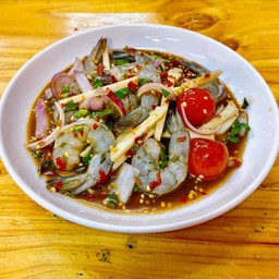 ยำกุ้งสดไข่แดง