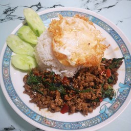 ข้าวราดผัดกะเพราหมูสับ