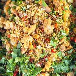 กากหมู คั่วพริกเกลือ ราดข้าว