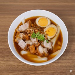 ก๋วยจั๊บน้ำข้นหมูกรอบ+ไข่