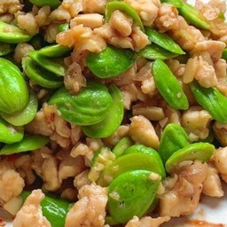 ข้าวหน้าไก่สับผัดกะปิใส่สะตอ