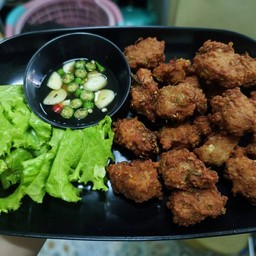 หมูปั้นก้อนสามเกลอ