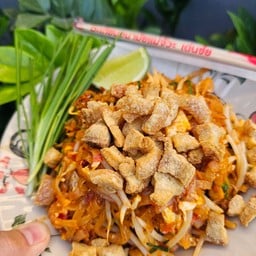 ผัดไทยกากหมู (แม่ดา)