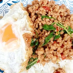 ข้าวกะเพราหมูสับ. (โปรฟรี ไข่ดาว)