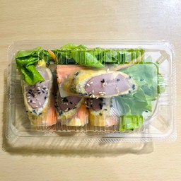 สลัดโรล ไข่ม้วนไส้ฮอตดอกไก่ (4 ชิ้น)