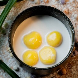 บัวลอยคัสตาร์ดไข่เค็มน้ำเต้าหู้.