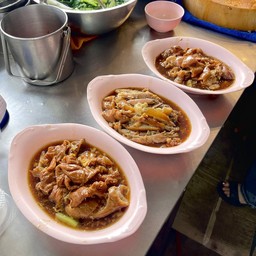 ขาหมู-คากิ-ไส้