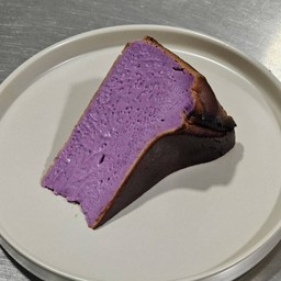 ชีสเค้กหน้าไหม้มันม่วง