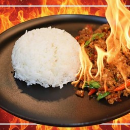 กะเพราพ่นไฟ เผ็ดร้อนดังไฟเผา